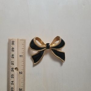 Kenneth jay lane for avon enamel Gold tone ribbon brooch